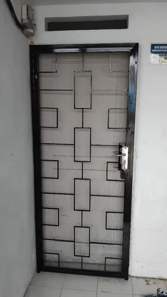 Pintu double/pintu pengaman