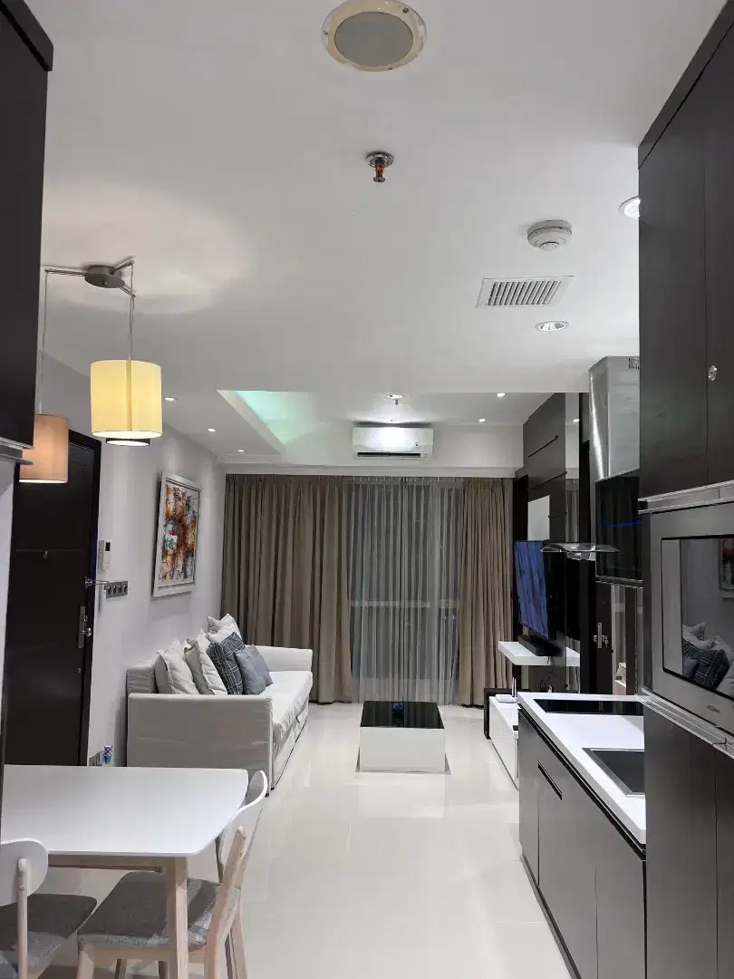 Disewakan Apartemen Casa Grande Full Furnished Lantai Tinggi 1BR