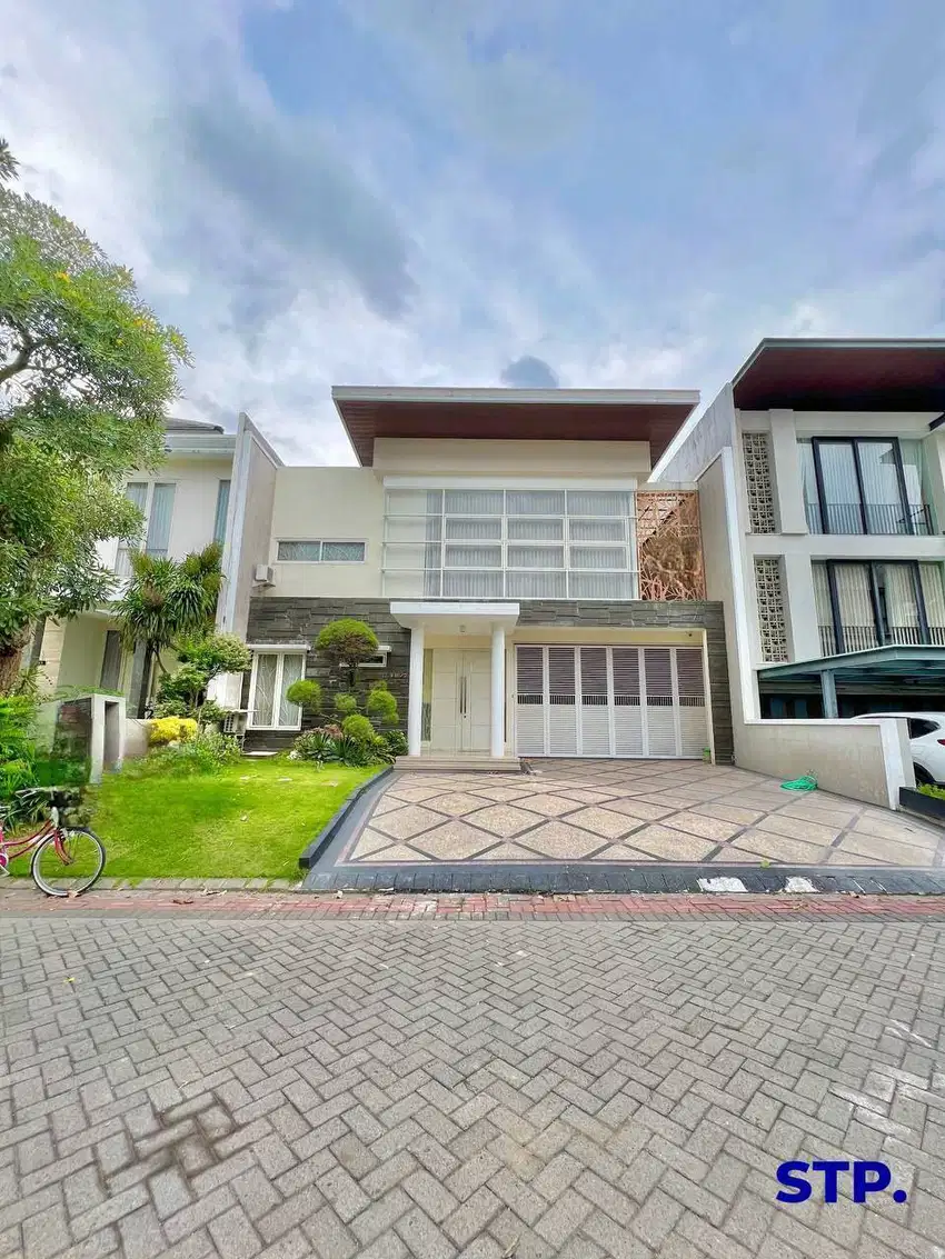 Jarang ada! Rumah mewah di Pakuwon City Cluster Imperial Beach