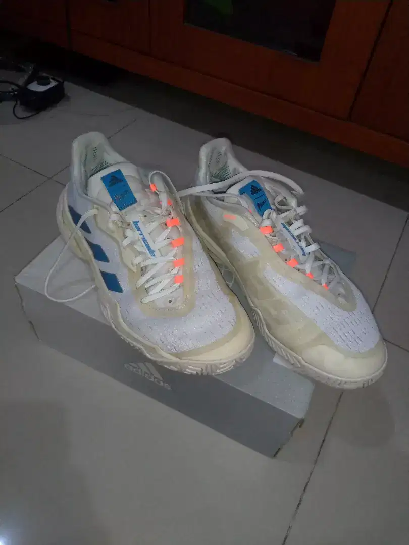 Sepatu tennis adidas barricade parley, sepatu tenis, sepatu padel