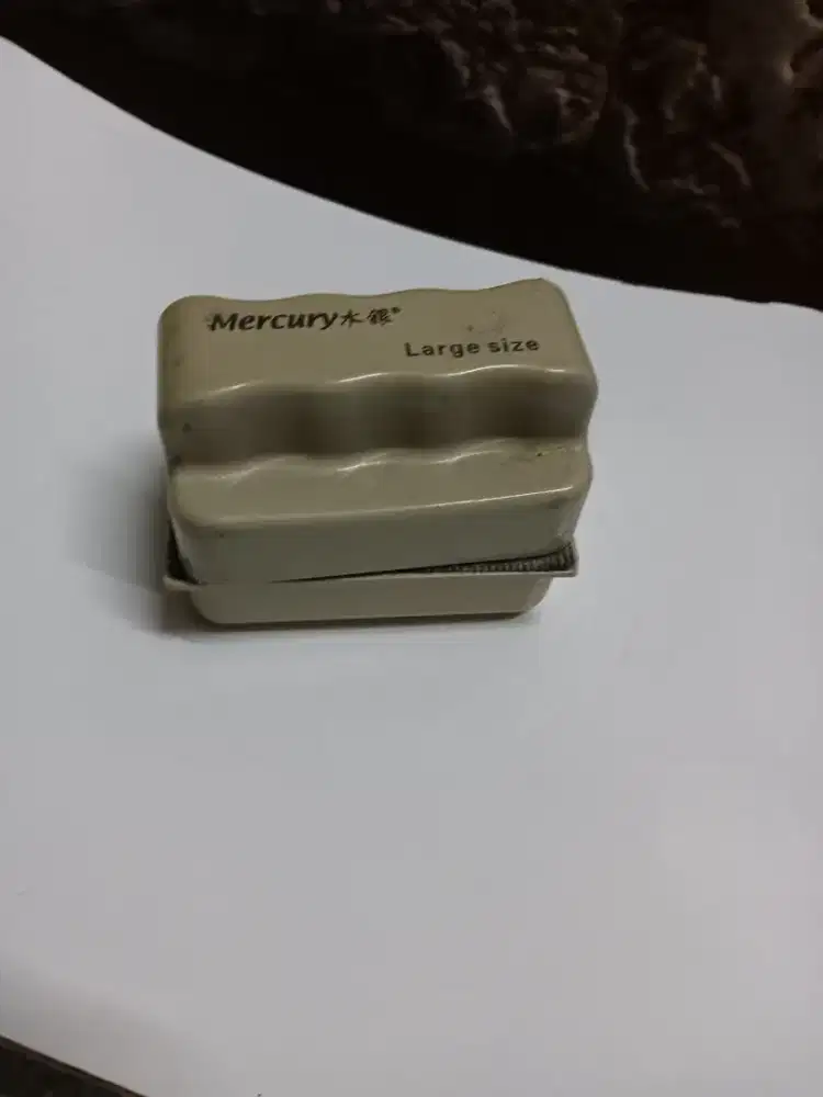 Swiper pembersih kaca aquarium