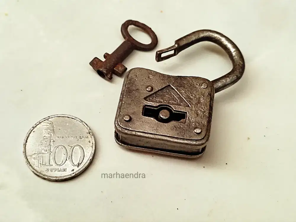 Gembok kuno antik vintage jadul ukuran mini