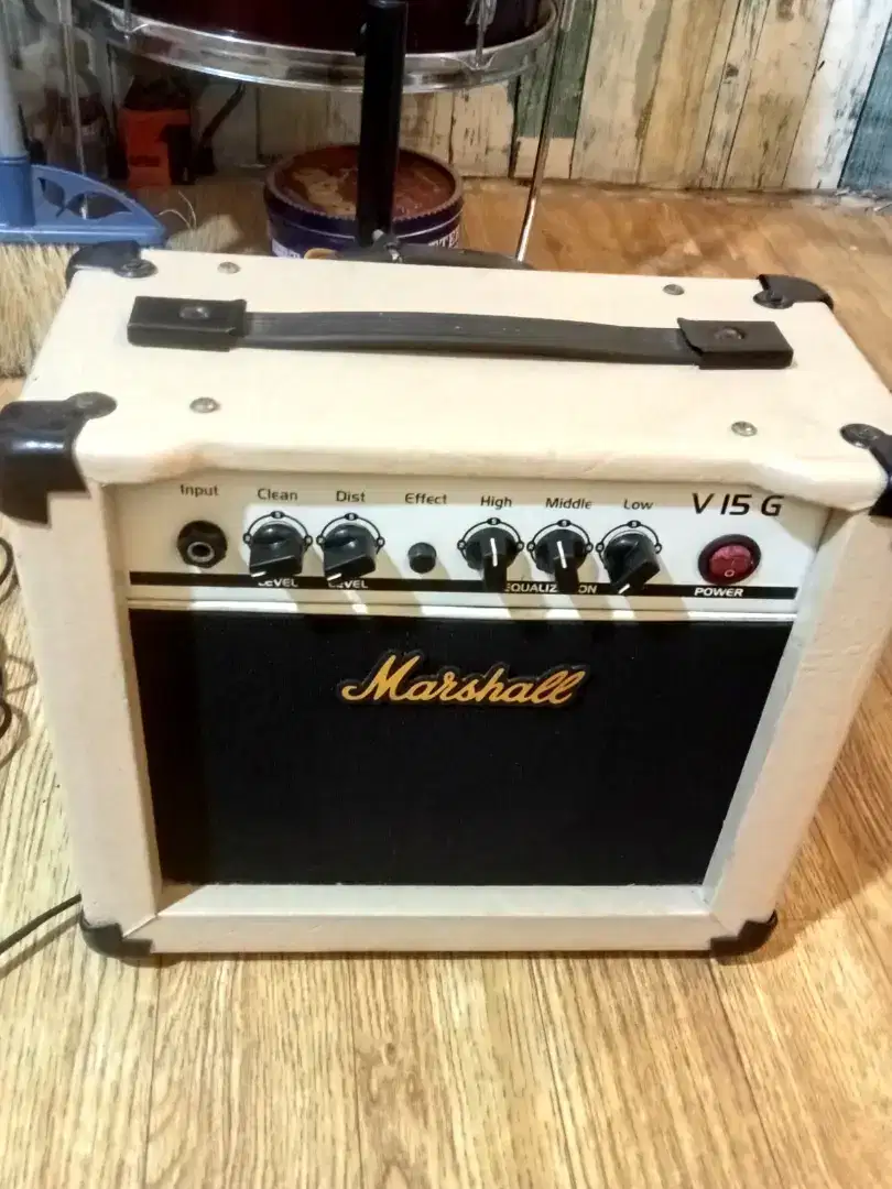 Monitor gitar bunyi mantap sudah ada distorsi