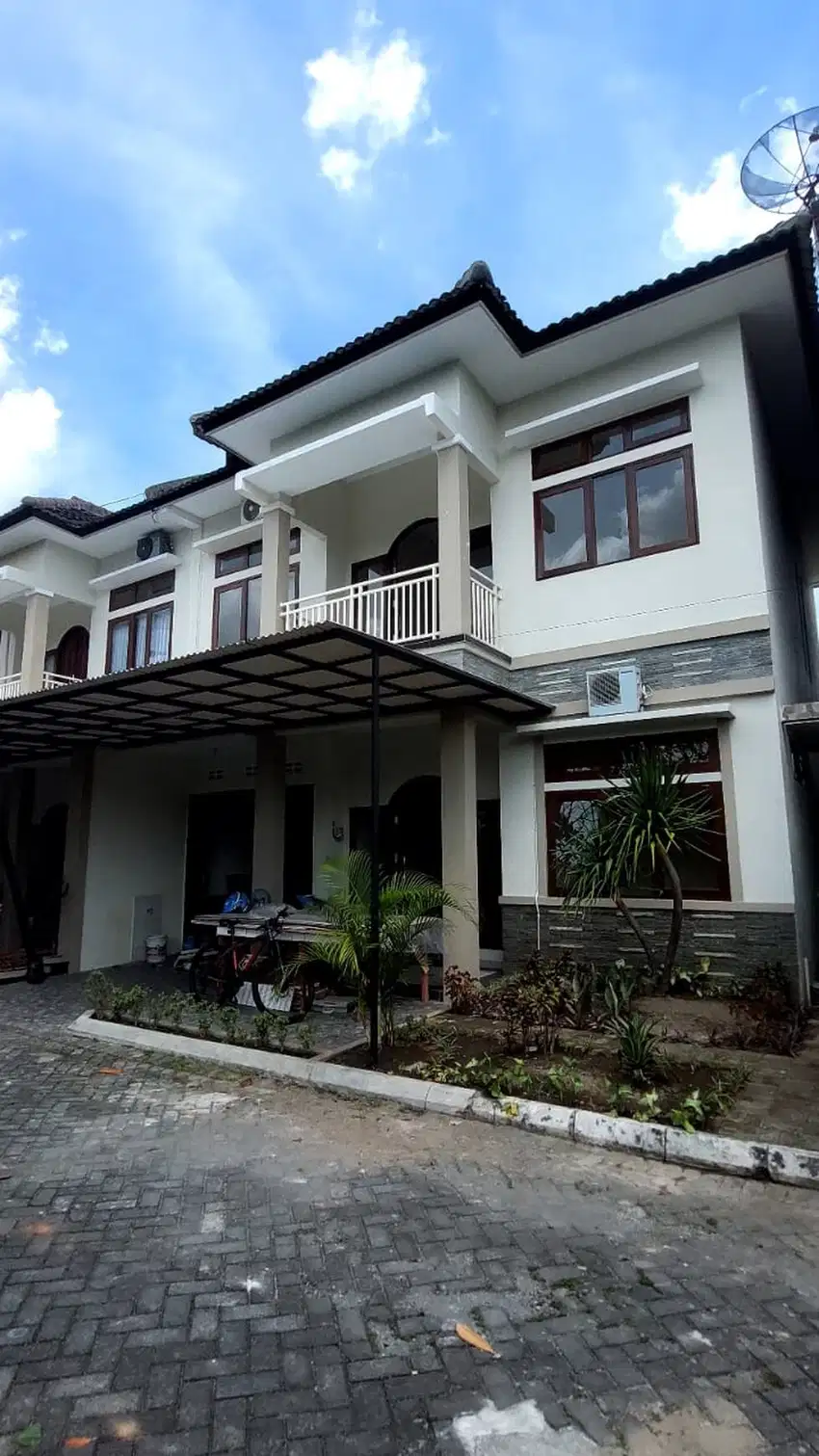 Rumah tinggal berada di Perum Jambon Regency yang berlokasi di Jambon