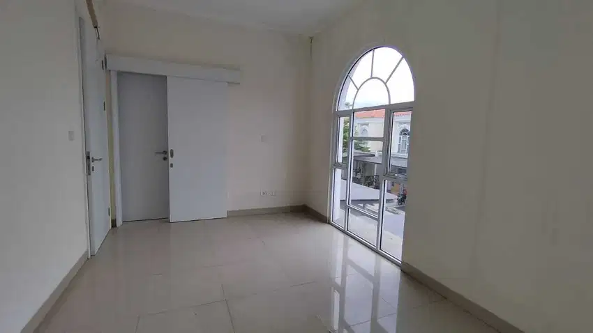 JUAL CEPAT RUMAH LEBAR 7 SIAP HUNI DI  LASEINE JGC  CAKUNG TIMUR