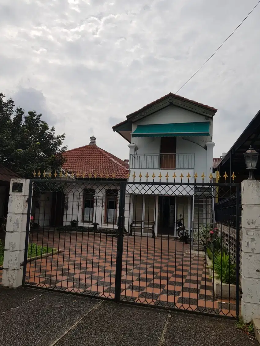 Rumah di Pondok Indah Hadap Timur Pinggir Jalan Raya Cocok Untuk Usaha