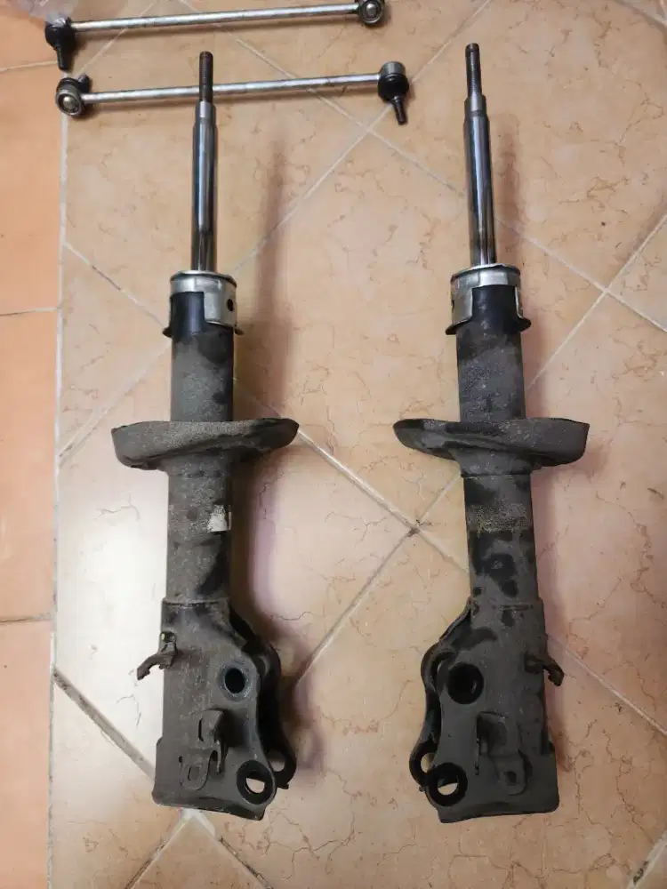 Shockbreaker Depan copotan Honda HRV Prestige 2017 ori Honda Bekas