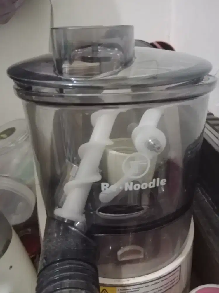 Mesin pembuat mie otomatis