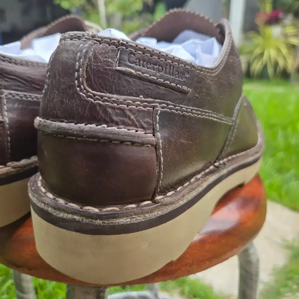 Sepatu second Caterpillar size 42