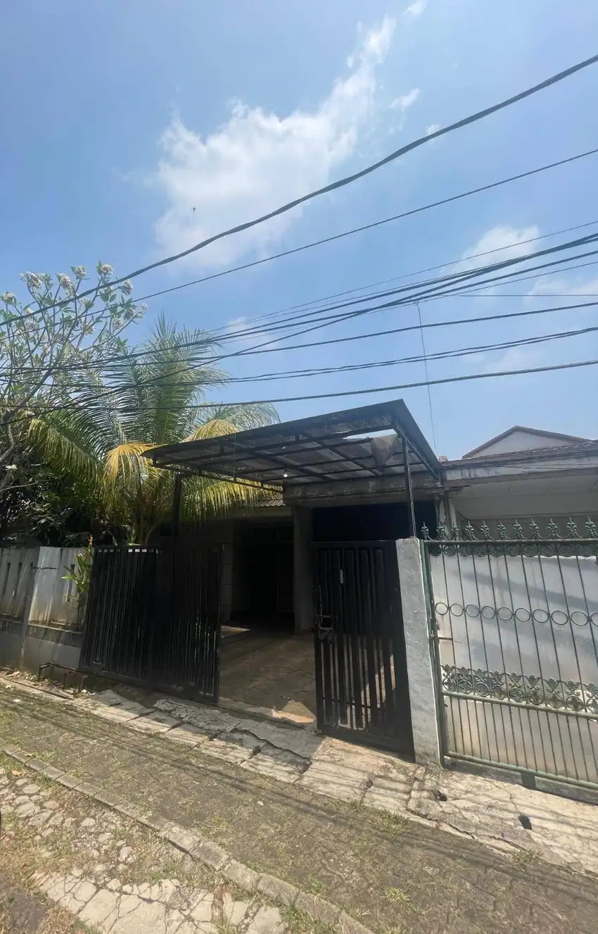 Jual Rumah sangat Strategis tanah luas nyaman lingkungan bsd tangerang