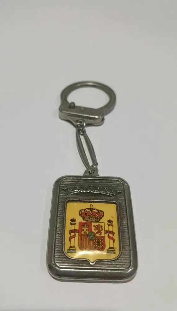 Vintage Silver Tone 1975 Spain Coin with Country Seal Crest Keychain
