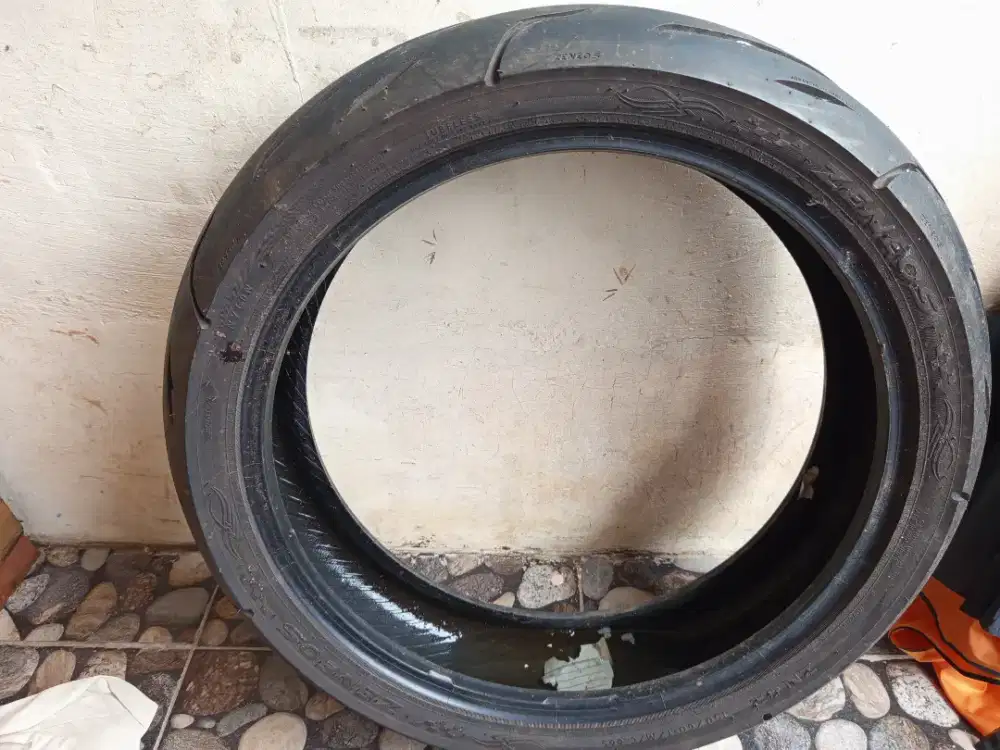 Ban Motor Zeneos 150/60-17