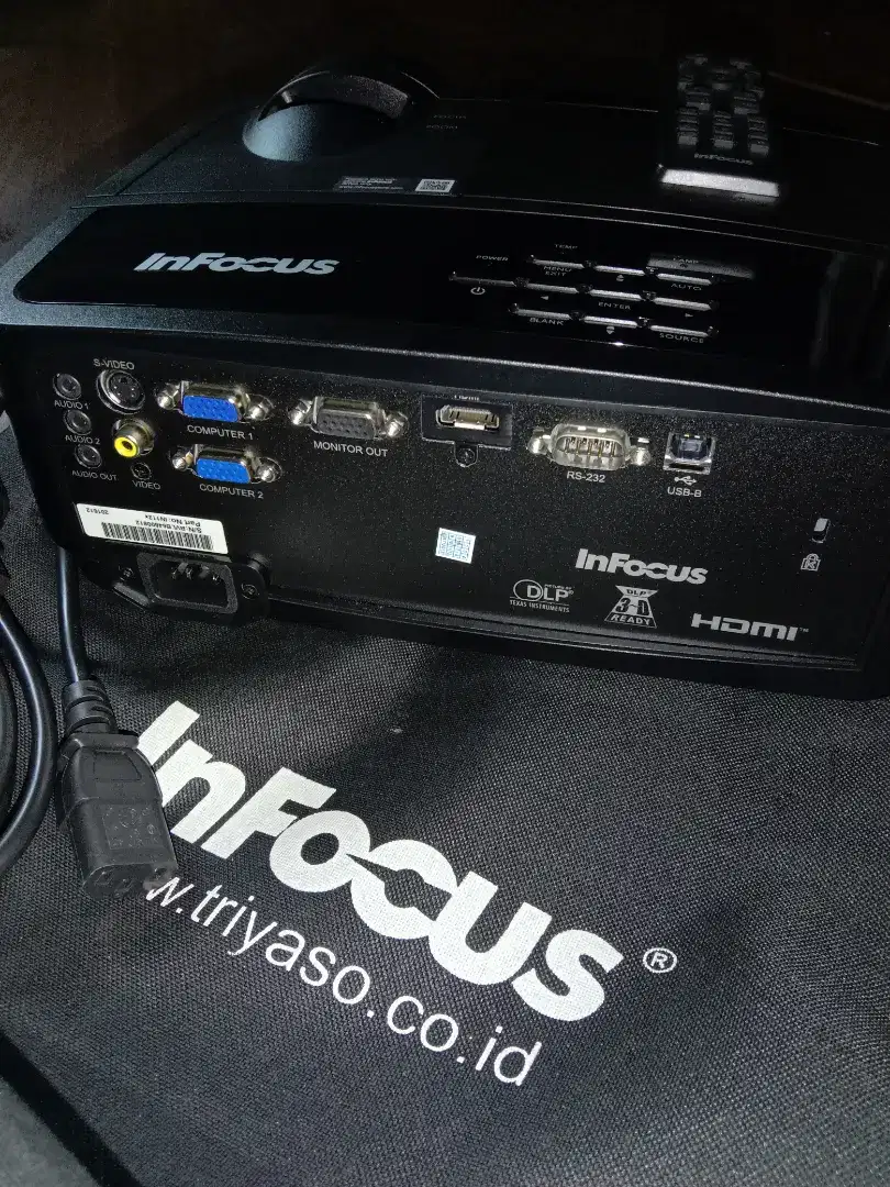 Infocus atau proyektor