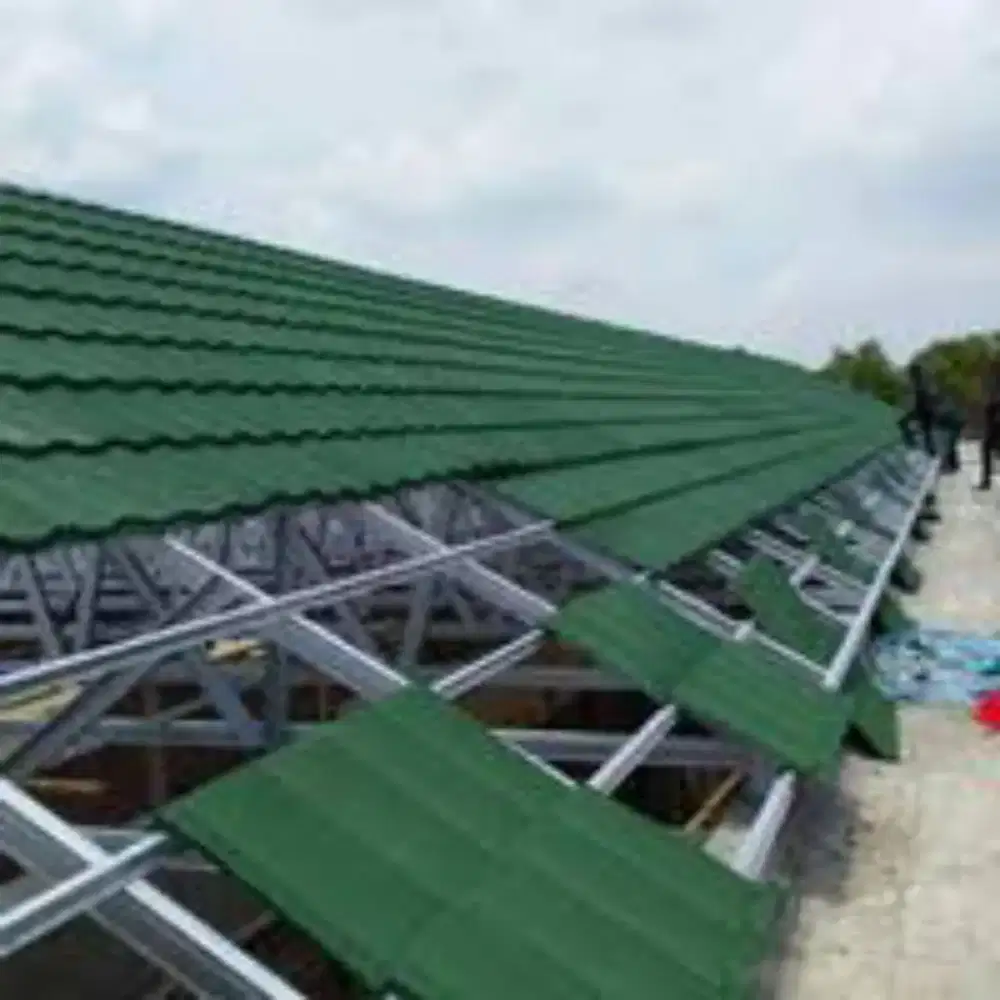 Konstruksi baja ringan dan plafon pvc