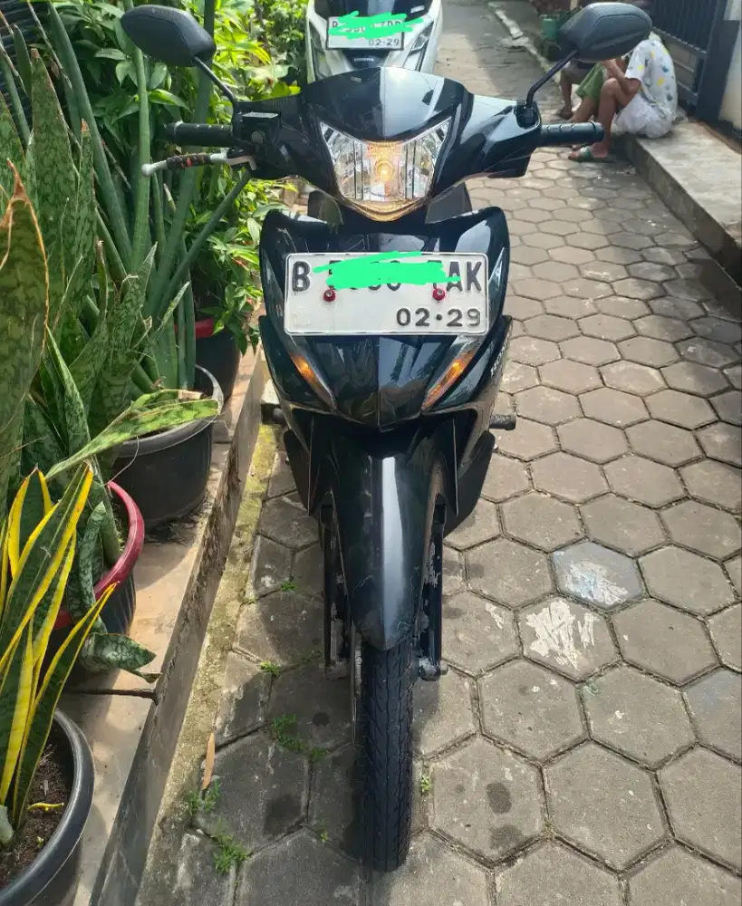 Dijual motor Honda Revo fit tahun 2019