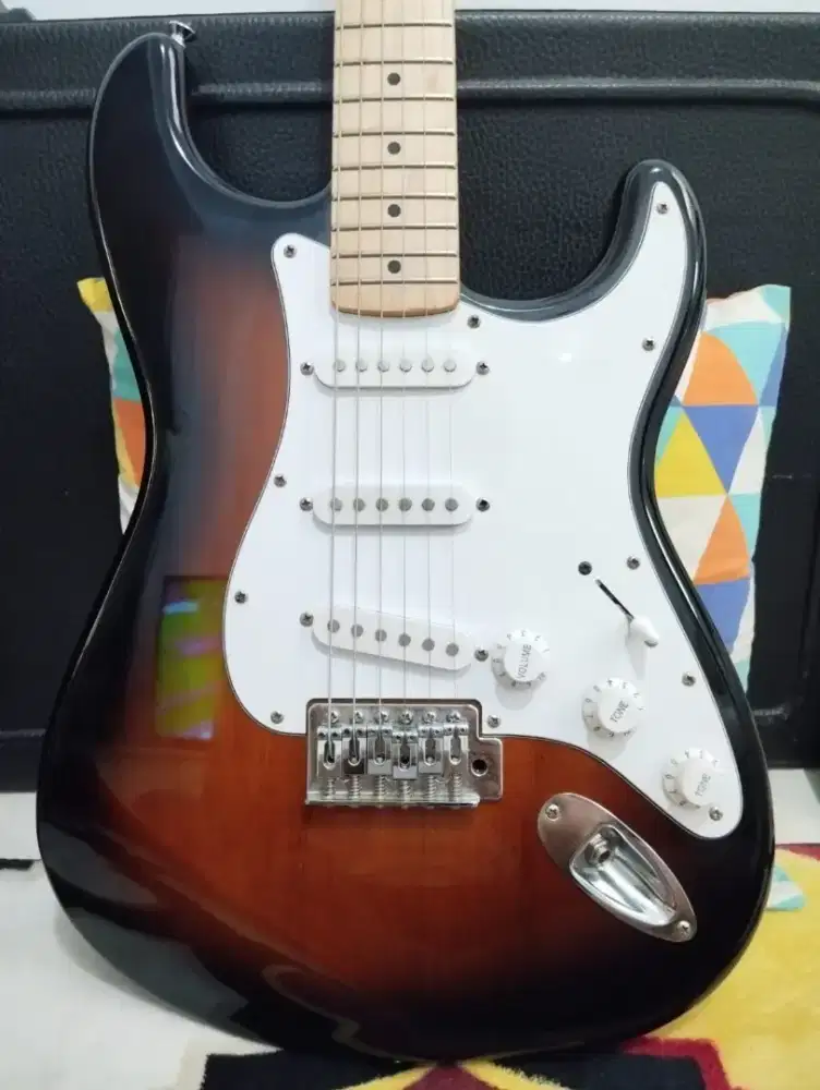 SQUIRE STRATOCASTER SUNBURST THN 2021