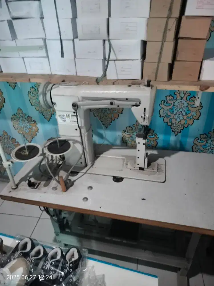 mesin jahit industri tipe post bed model AS 0302, buatan Sinar Tiga.