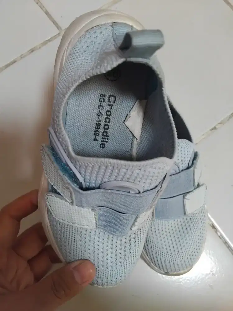 Dijual sepatu anak unisex merk crocodile