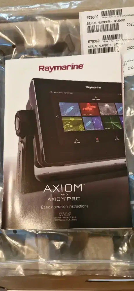 Monitor Raymarine Axiom 12RV 12 MFD Realvision 3D fish finder cruise