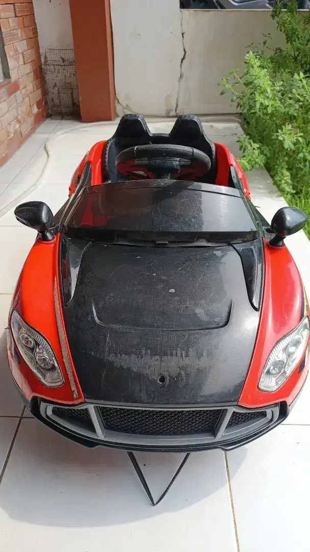 Maianan Mobil Aki Anak Warna Merah