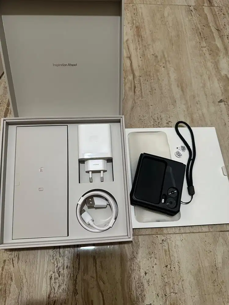 OPPO FIND N2 flip hasselblad