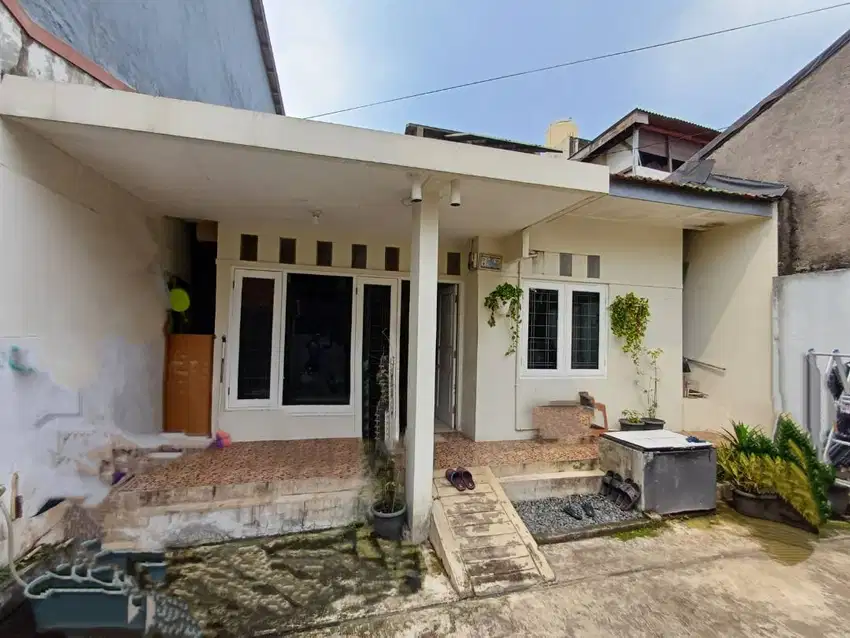 Rumah dijual 1 lantai, 3 Kamar, Carport , dapat free kontrakan 1 kamar