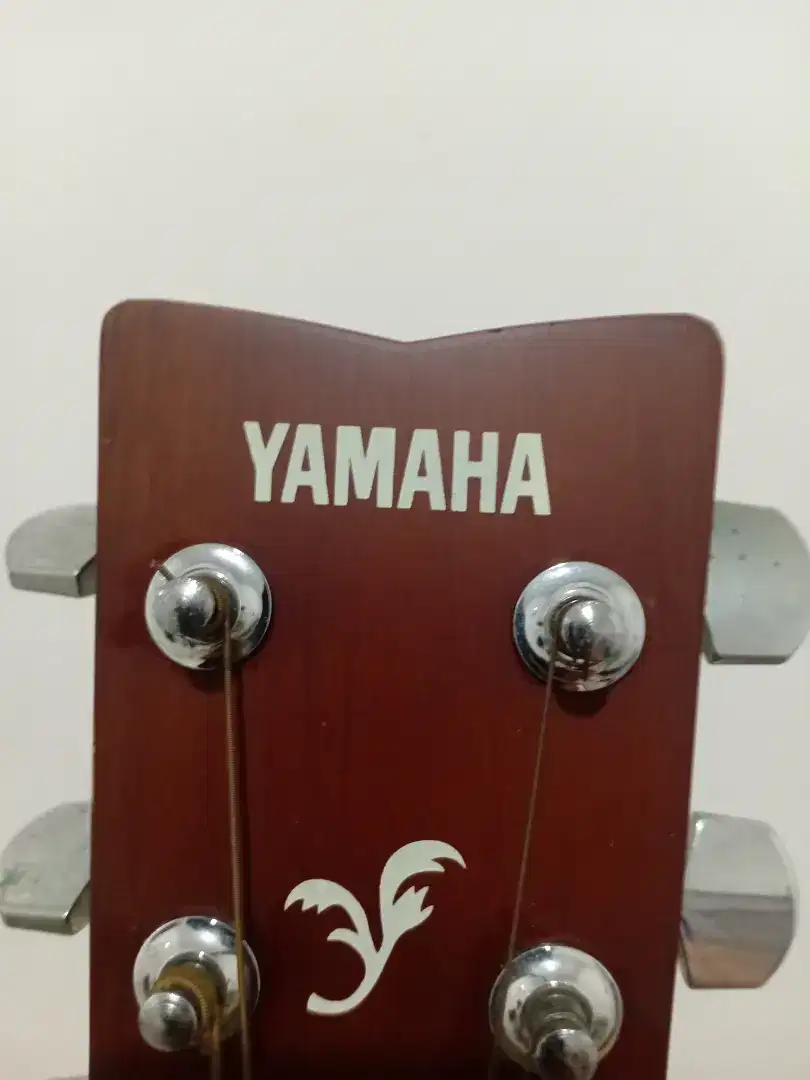 Gitar merek Yamaha seri F310