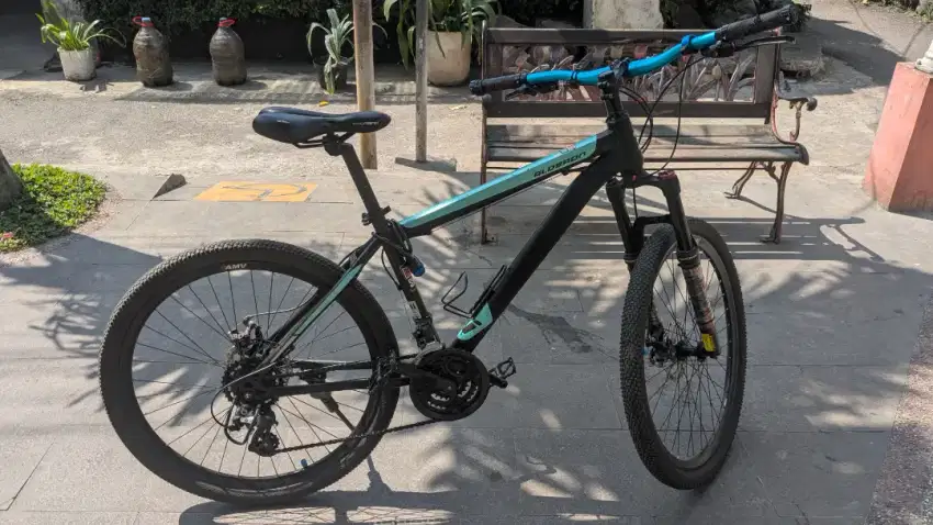 Sepeda gunung MTB Alderon