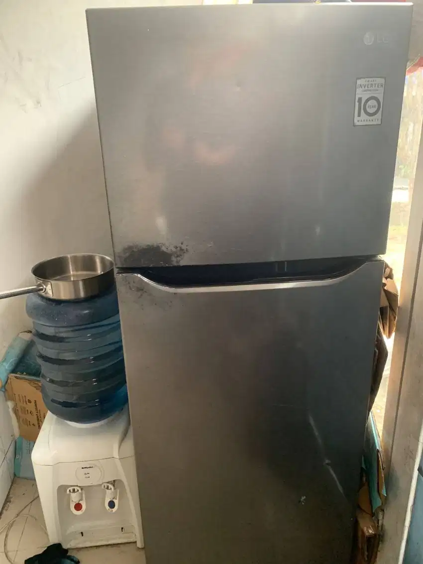jual kulkas 2 pintu kondisi sudah tidak dingin merek LG