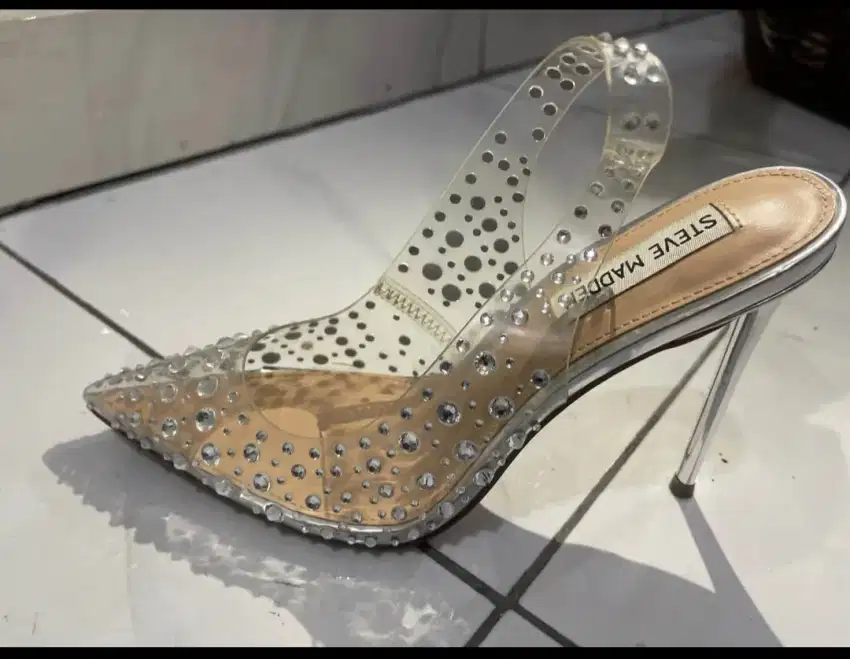 Sepatu merek Steve Madden jarang dipake, Masi baru kali, lngkap, ORI.