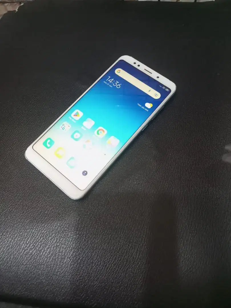 Xiomi redmi 5 plus ram 3 /32 normal semua nya minus pemakaian hp saja