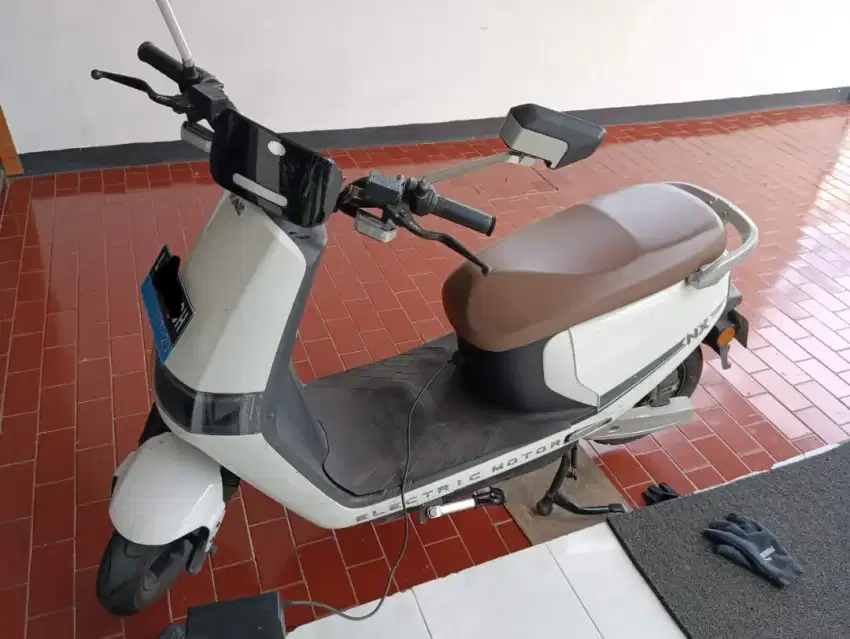 Sepeda Motor Listrik VIAR NX (2024) km rendah