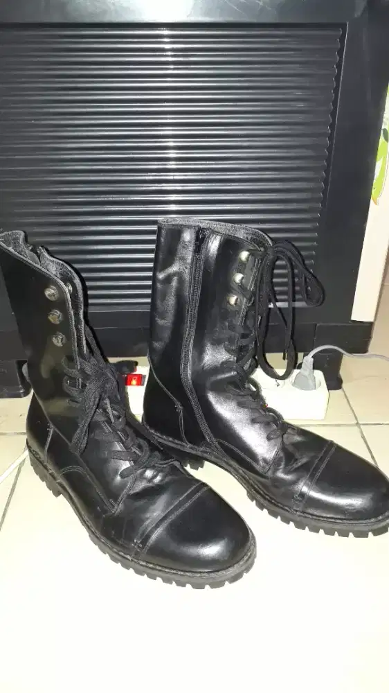 SEPATU PRIA BEKAS NO 42