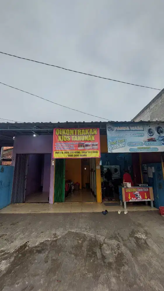 Di Kontrakan Kios di Pinggir Jalan Utama Pitara Raya
