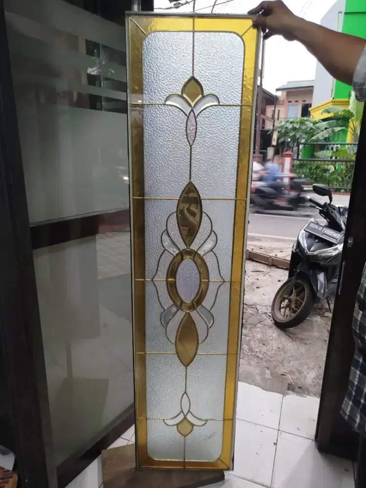 Jendela Kaca patri kuningan