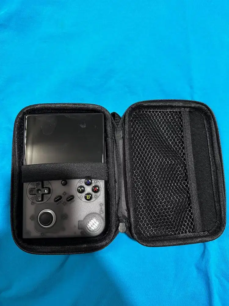 Anbernic RG40XX V + Sandisk 256 + Case