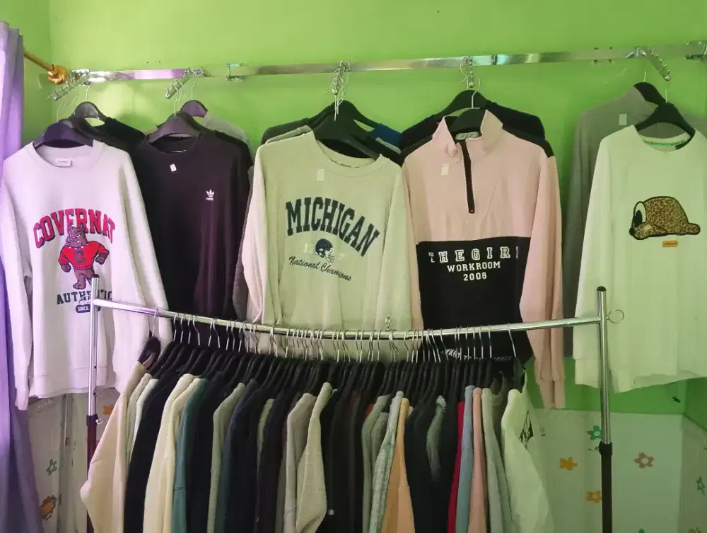 Jual borongan crewneck / sweater total ada 200 pcs lebih