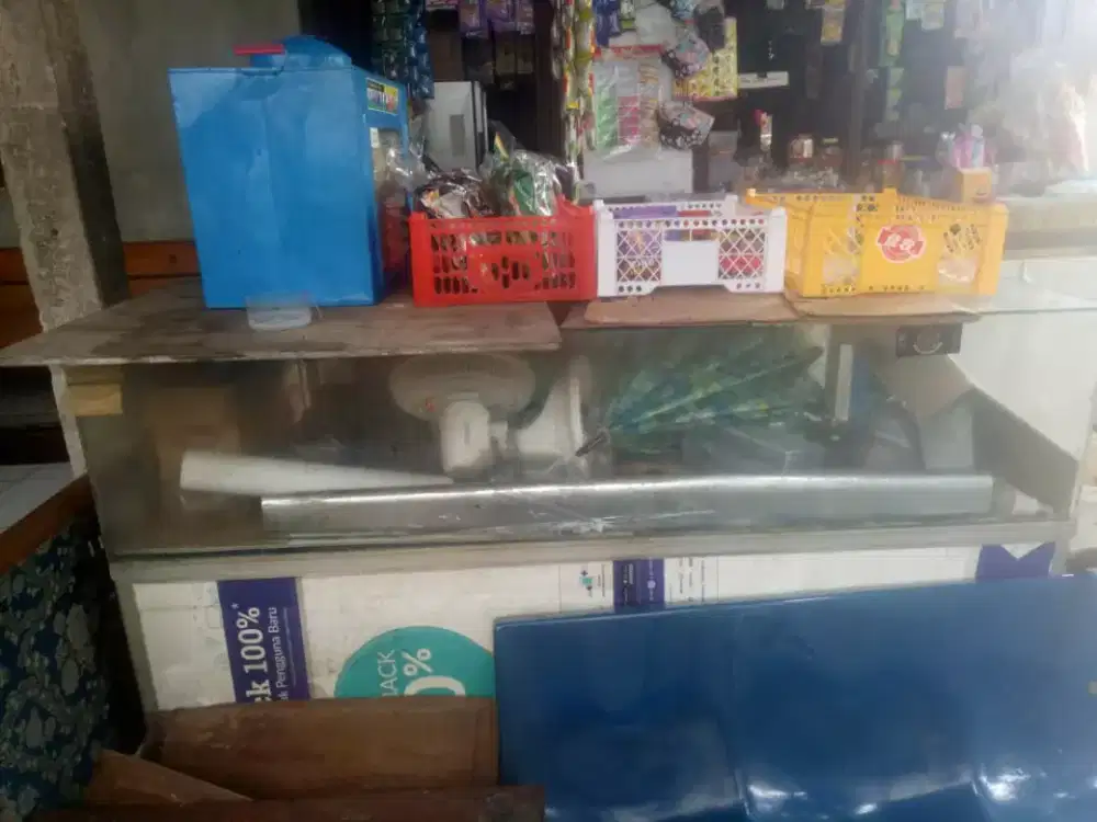 Jual lbh murah etalase konter PULSA msh kokoh msh layak pake