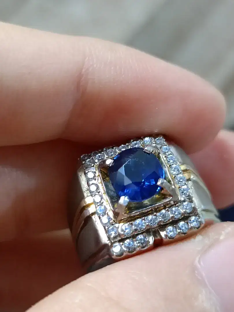 BLUE SAPPHIRE ROYAL BLUE