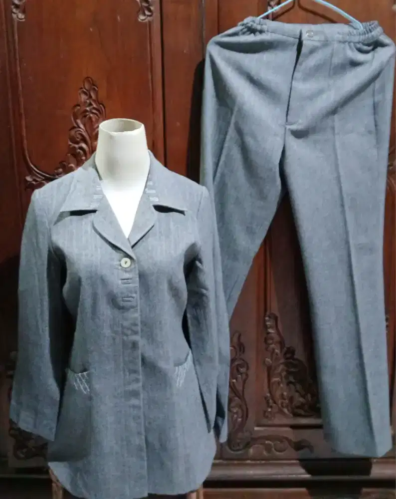 Setelan baju kantor merk VESEE ( PL)