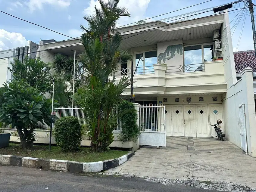 BUTUH CEPAT LAKU ! DIJUAL RUMAH DARMO BARU TERAWAT ROW JALAN KEMBAR