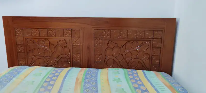 Ranjang Dipan kayu jati berukir, Queen size + kasur, expat garage sale