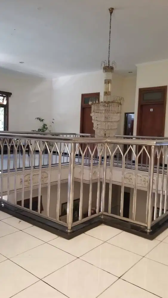 Di kontrakkan kos-kosan Semolowaru elok