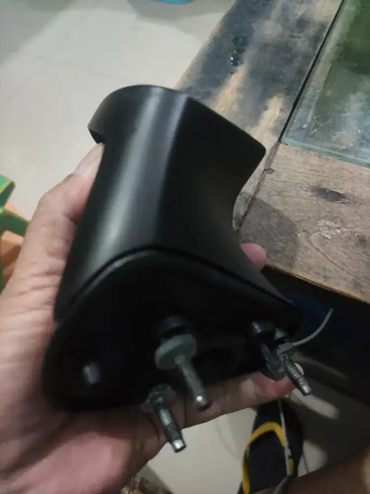 Dudukan kaki spion kanan Toyota Sienta