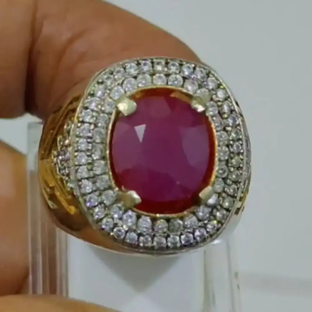 Natural RUBY 7.02 Carats Sertipikat Noheated