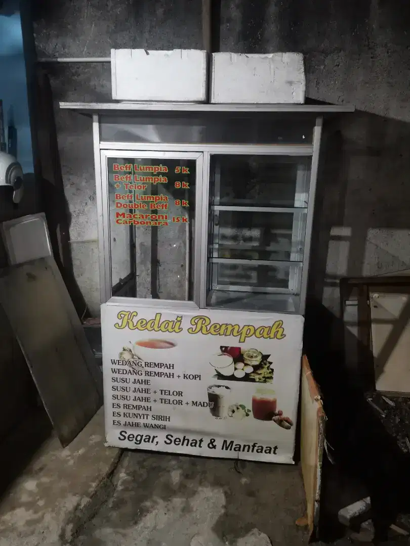 Etalase bekas siap pakai