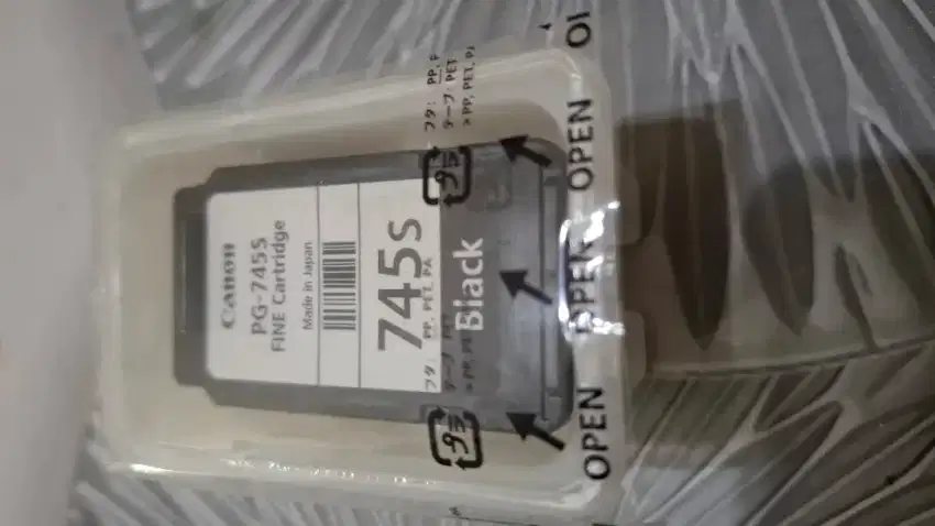 cardtridge canon 745s small hitam. belum pernah direfill.