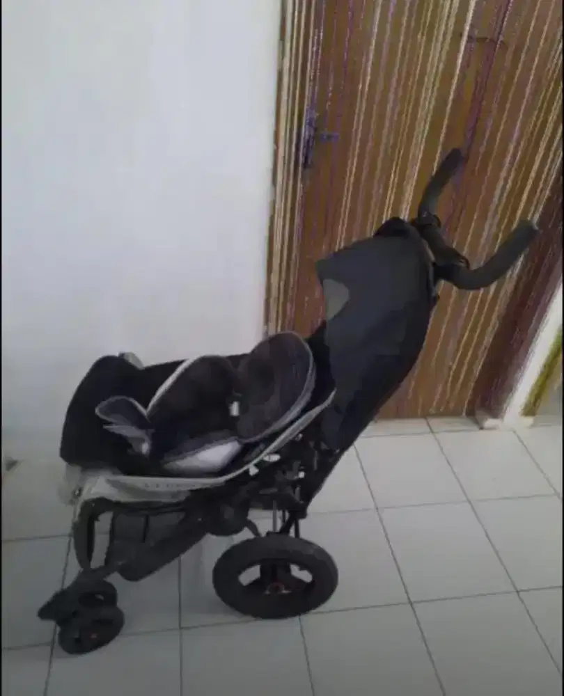 Stroller Micralite dan perlengkapan belajar jalan Bayi