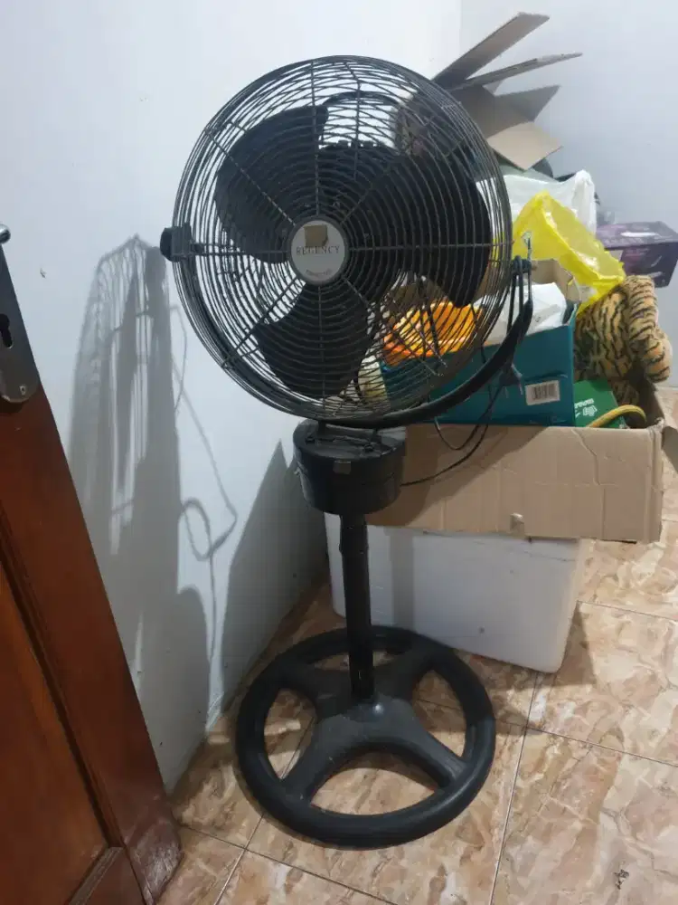 Kipas Angin Stand Regency 16 inch Tornado Standing Fan Blower Berdiri