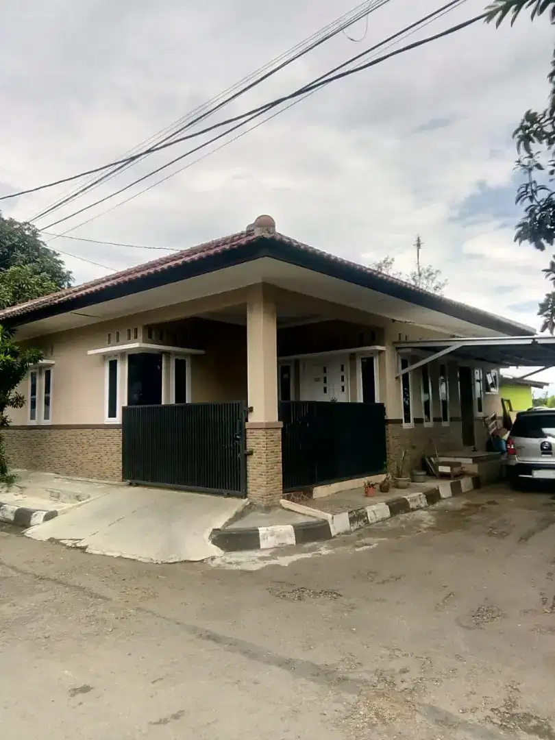 Dijual rumah siap huni terawat dalam komplek